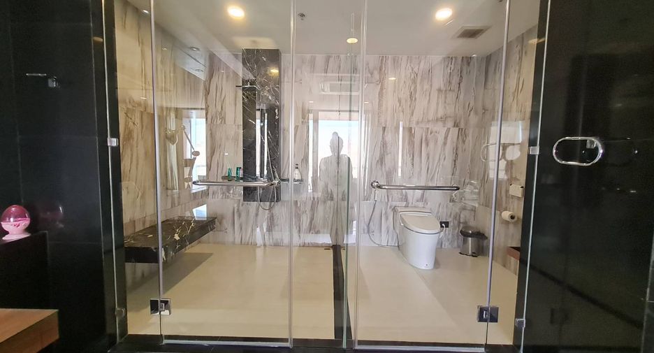 Condo en alquiler de 4 habitaciones en Watthana, Bangkok