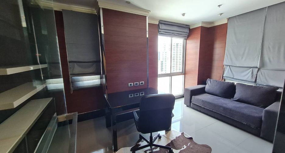 Condo en alquiler de 4 habitaciones en Watthana, Bangkok