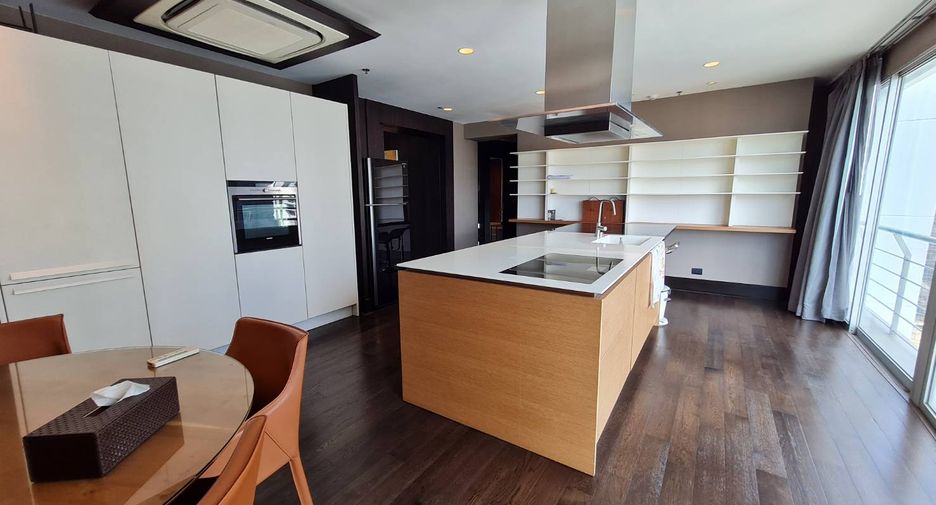 Condo en alquiler de 4 habitaciones en Watthana, Bangkok