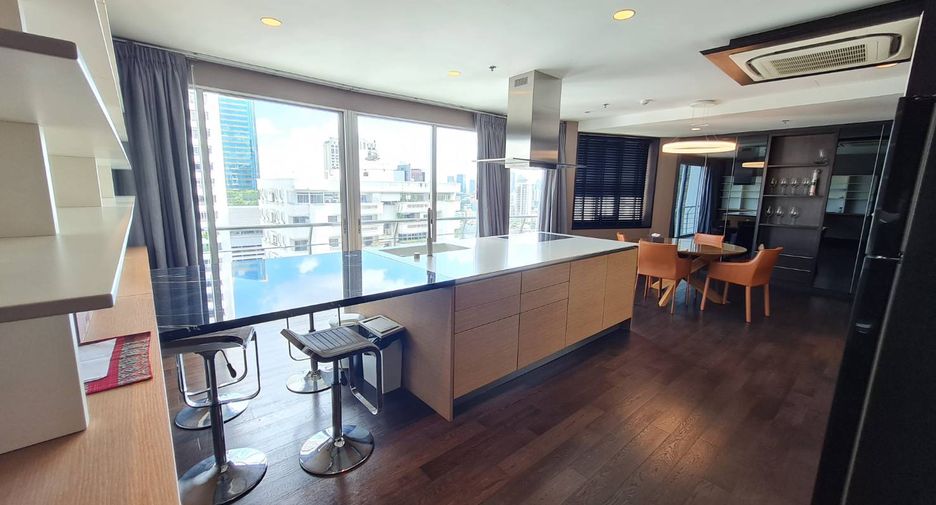 Condo en alquiler de 4 habitaciones en Watthana, Bangkok