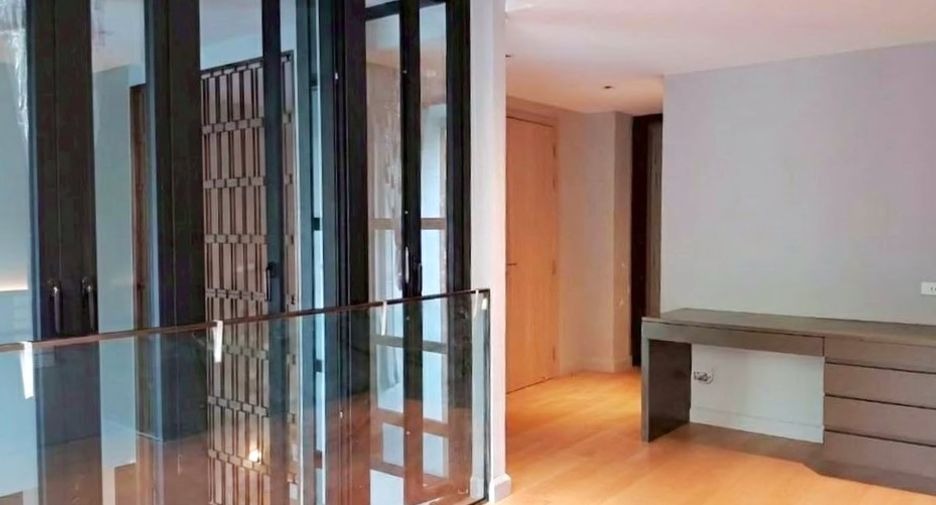 Condo en alquiler y en venta de 3 habitaciones en Pathum Wan, Bangkok