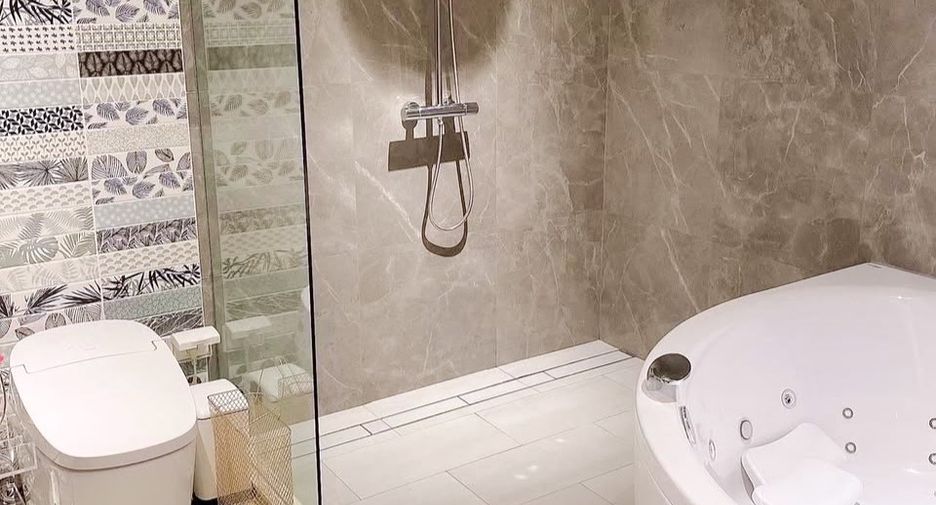 Condo en alquiler y en venta de 3 habitaciones en Pathum Wan, Bangkok
