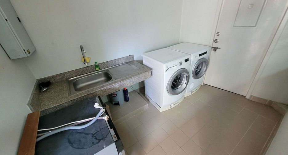 Аренда 4 спальни кондо в Кхлонг Тоеи, Бангкок