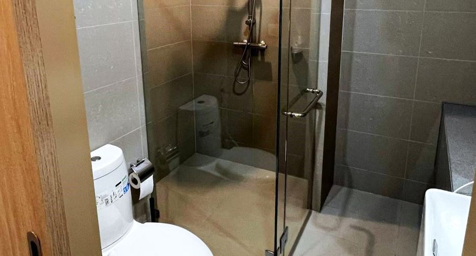 For rent 2 bedrooms condo in Pathum Wan, Bangkok