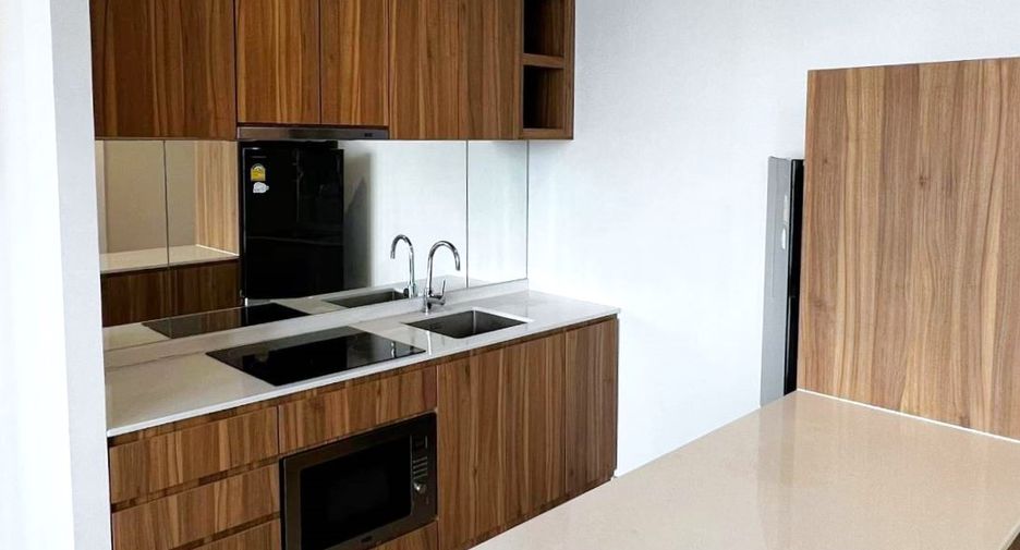 For rent 2 bedrooms condo in Pathum Wan, Bangkok