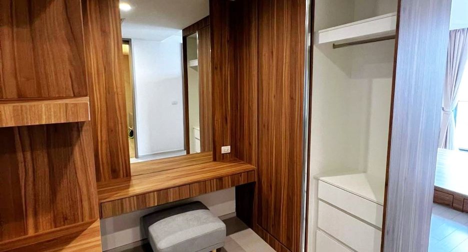 For rent 2 bedrooms condo in Pathum Wan, Bangkok