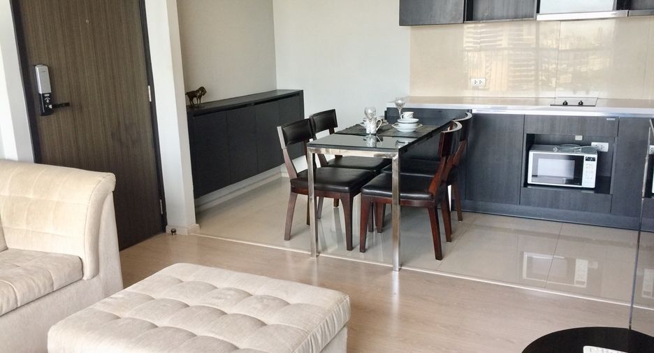 Condo en alquiler y en venta de 2 habitaciones en Khlong Toei, Bangkok