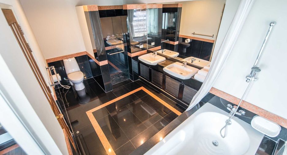 Condo en alquiler de 3 habitaciones en Sathon, Bangkok