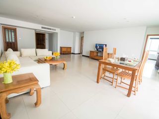 Condo en alquiler de 3 habitaciones en Sathon, Bangkok