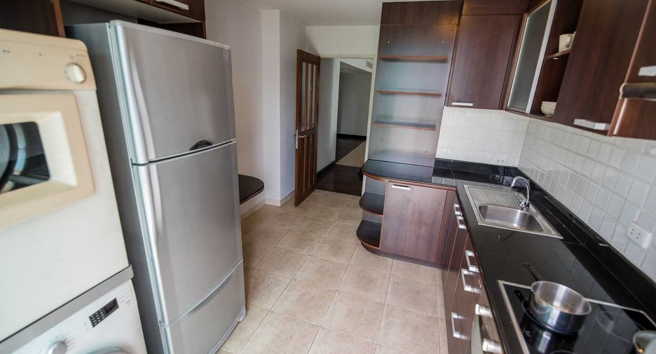 Condo en alquiler de 3 habitaciones en Sathon, Bangkok