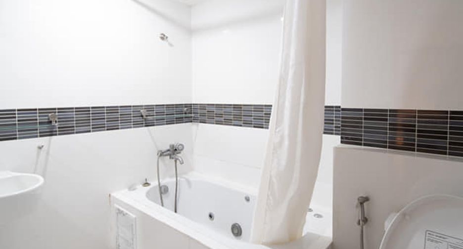 For rent and for sale 2 bedrooms condo in Khlong Toei, Bangkok