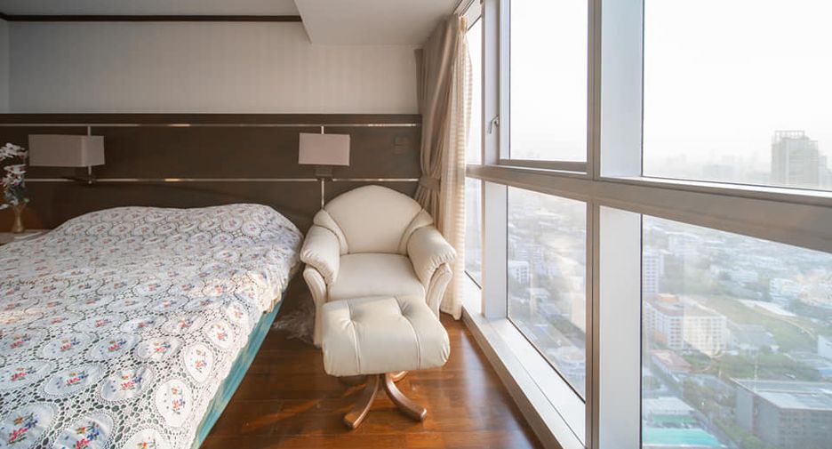 For rent and for sale 2 bedrooms condo in Khlong Toei, Bangkok