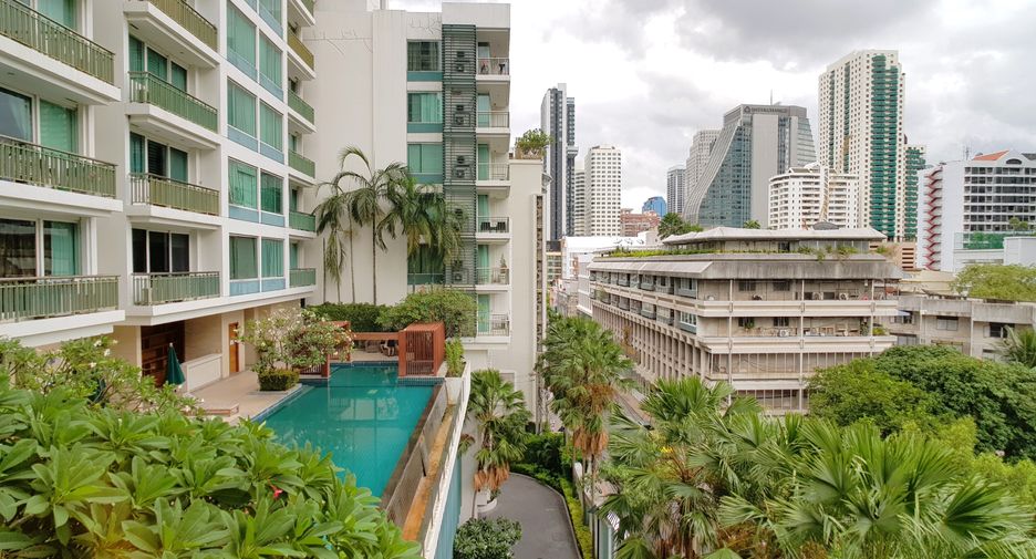For rent 2 bedrooms condo in Watthana, Bangkok