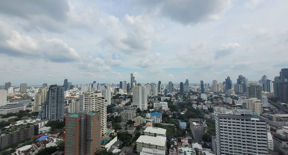 For rent 2 bedrooms condo in Khlong Toei, Bangkok