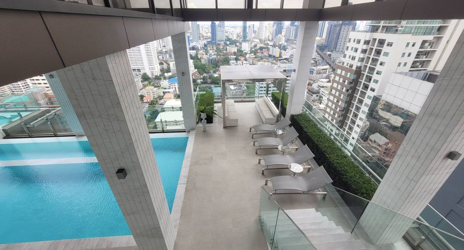 For rent 2 bedrooms condo in Khlong Toei, Bangkok