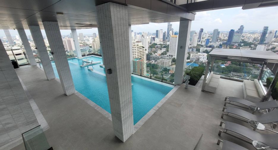 For rent 2 bedrooms condo in Khlong Toei, Bangkok