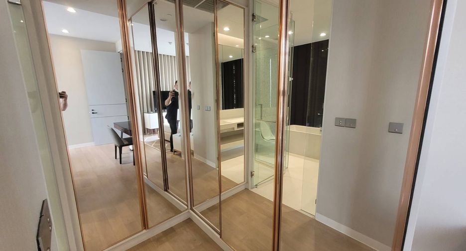 For rent 2 bedrooms condo in Khlong Toei, Bangkok