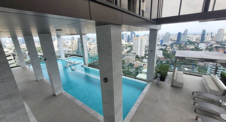 For rent 2 bedrooms condo in Khlong Toei, Bangkok