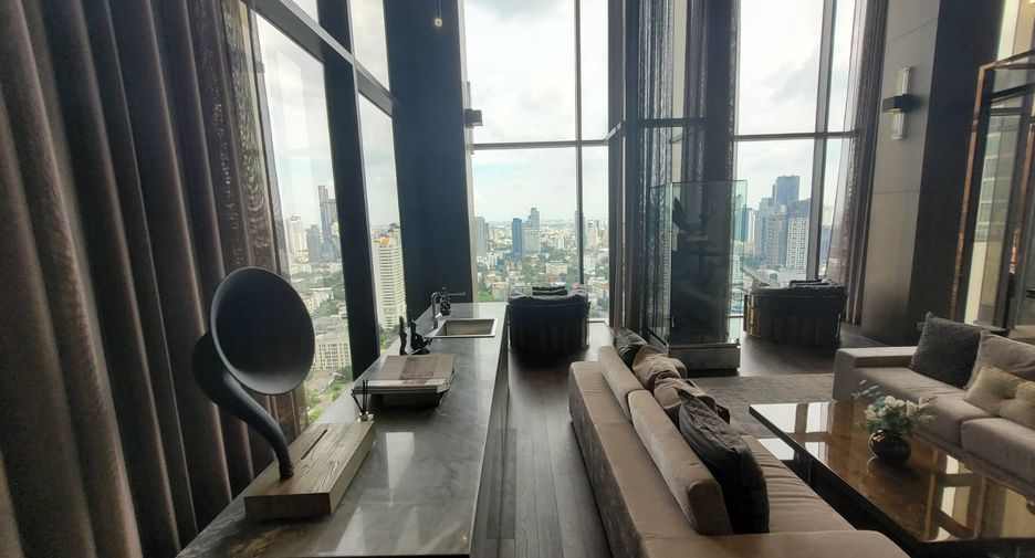 For rent 2 bedrooms condo in Khlong Toei, Bangkok