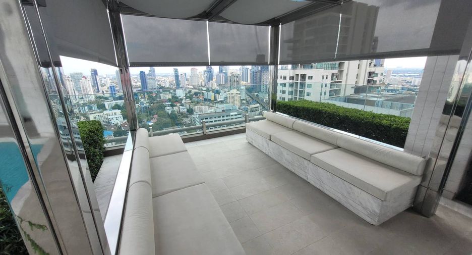 For rent 2 bedrooms condo in Khlong Toei, Bangkok