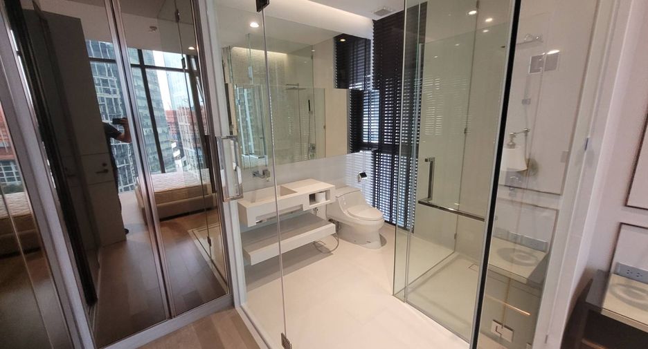 For rent 2 bedrooms condo in Khlong Toei, Bangkok