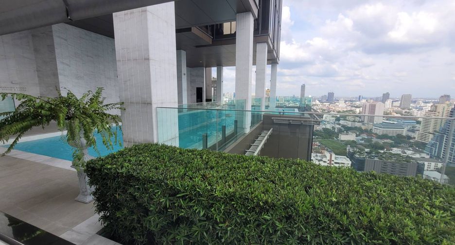 For rent 2 bedrooms condo in Khlong Toei, Bangkok