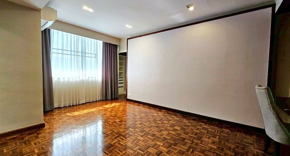 Wohnung zur Miete mit 3 Zimmer in Yan Nawa, Bangkok