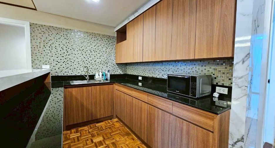 Wohnung zur Miete mit 3 Zimmer in Yan Nawa, Bangkok