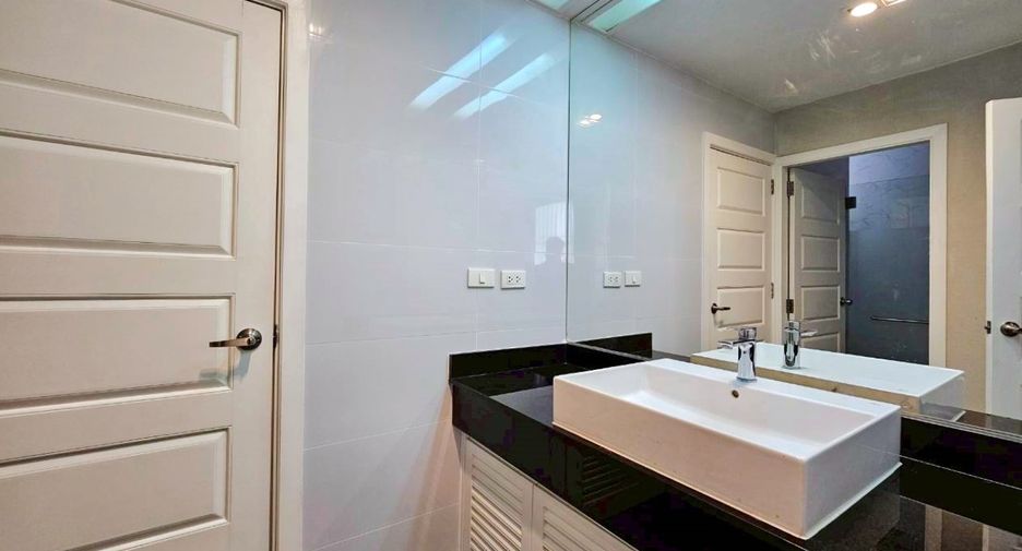 Wohnung zur Miete mit 3 Zimmer in Yan Nawa, Bangkok