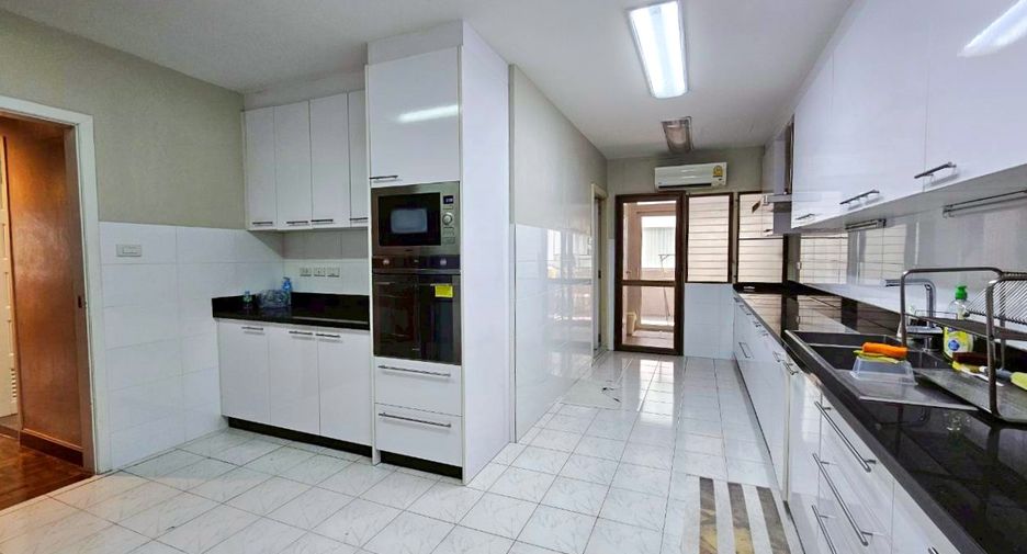 Wohnung zur Miete mit 3 Zimmer in Yan Nawa, Bangkok