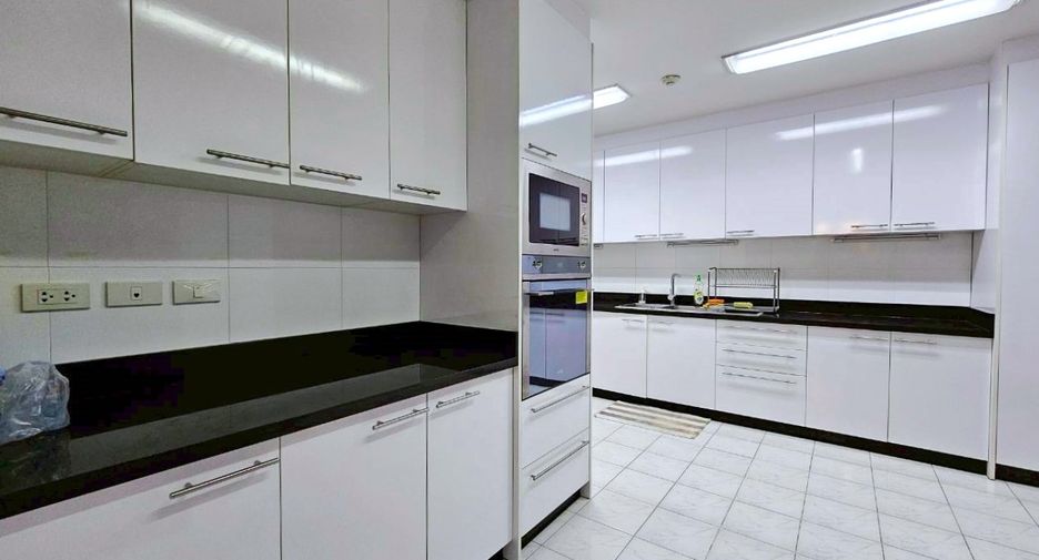 Wohnung zur Miete mit 3 Zimmer in Yan Nawa, Bangkok