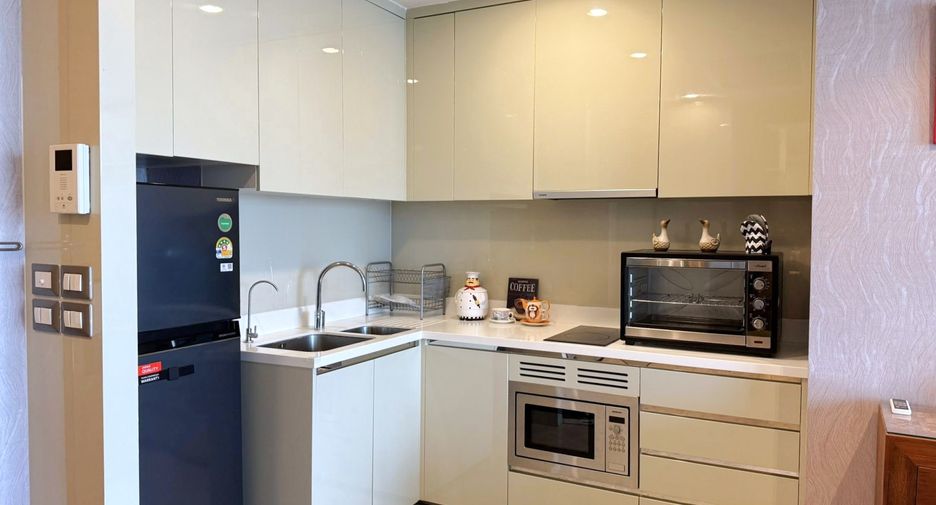 For rent 2 bedrooms condo in Khlong Toei, Bangkok
