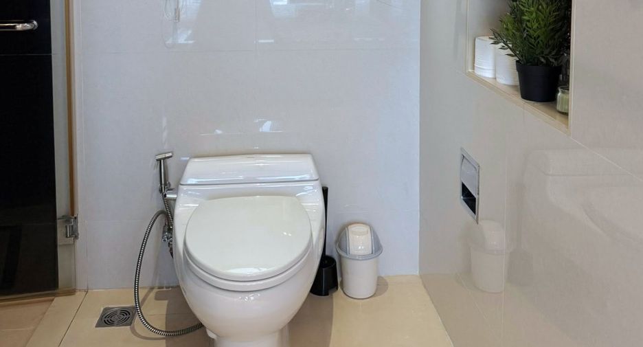For rent 2 bedrooms condo in Khlong Toei, Bangkok