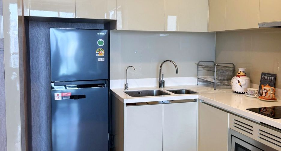 For rent 2 bedrooms condo in Khlong Toei, Bangkok