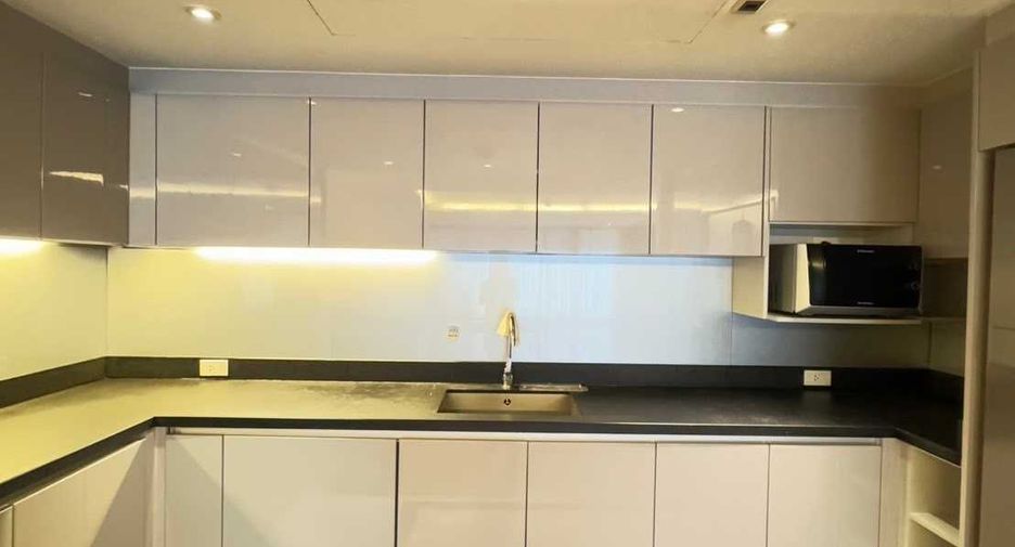 For rent 3 bedrooms condo in Watthana, Bangkok