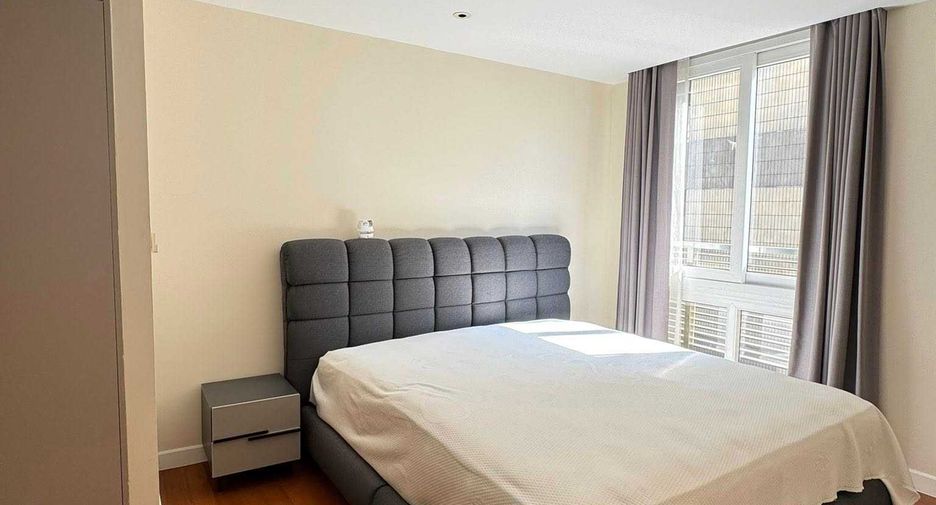 For rent 3 bedrooms condo in Watthana, Bangkok