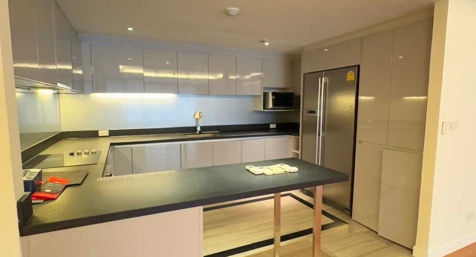 For rent 3 bedrooms condo in Watthana, Bangkok