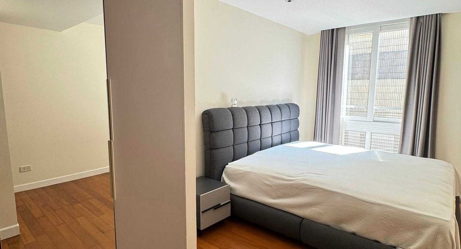 For rent 3 bedrooms condo in Watthana, Bangkok