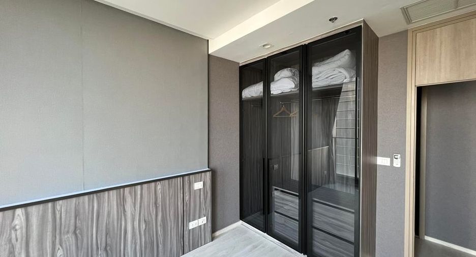 For rent 2 bedrooms condo in Pathum Wan, Bangkok