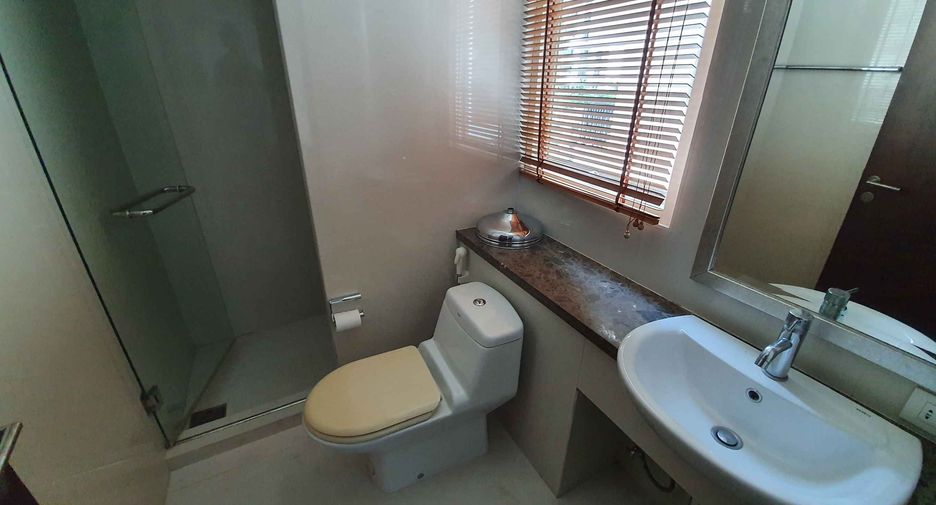 For rent 3 bedrooms condo in Watthana, Bangkok