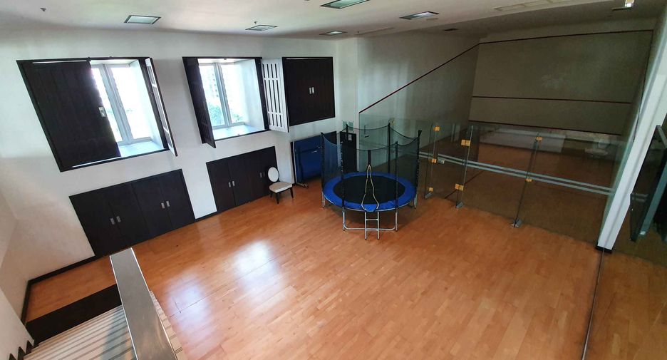 For rent 3 bedrooms condo in Watthana, Bangkok