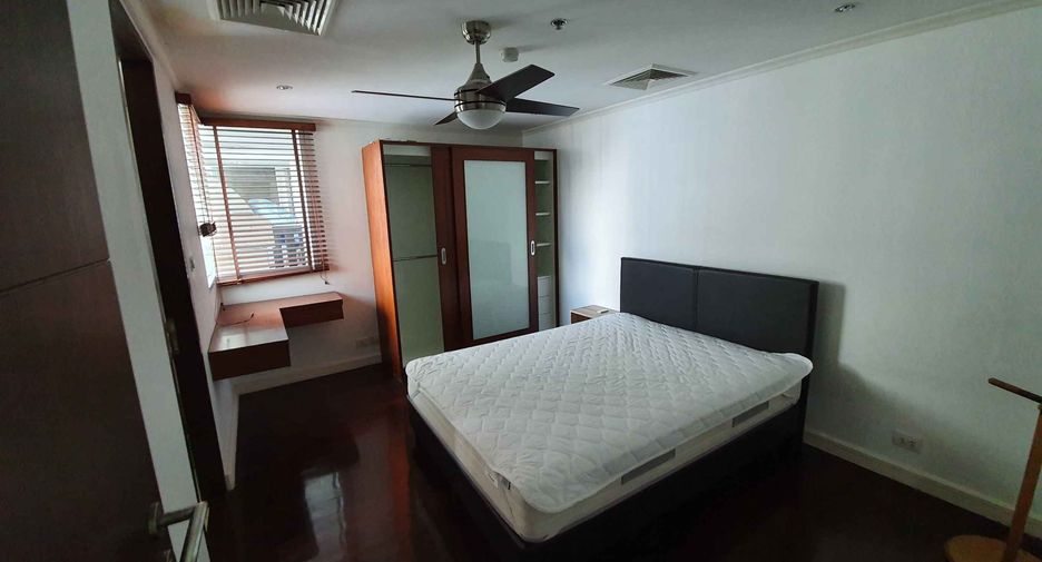 For rent 3 bedrooms condo in Watthana, Bangkok