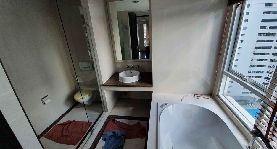 For rent 3 bedrooms condo in Watthana, Bangkok