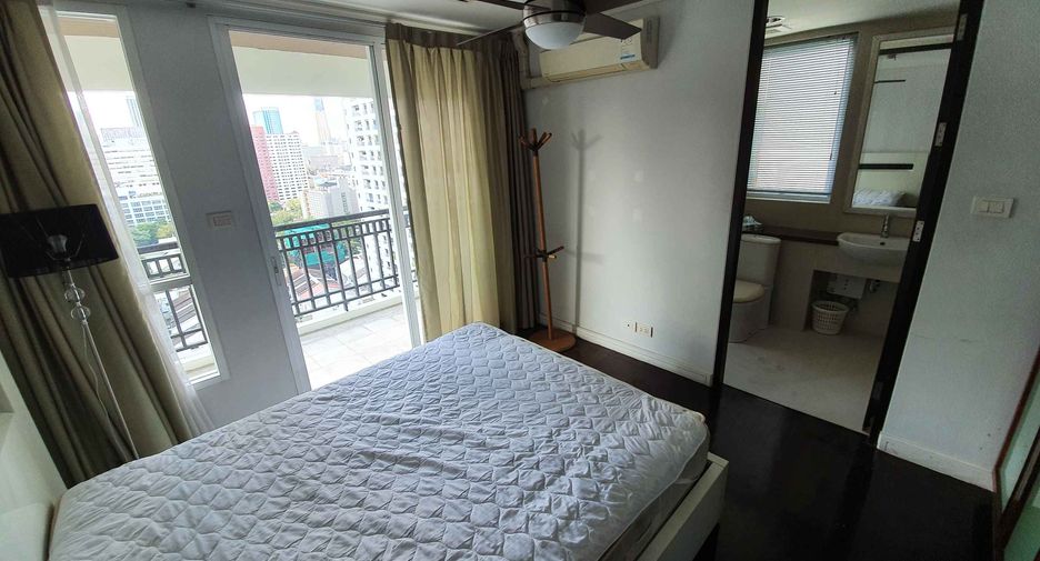 For rent 3 bedrooms condo in Watthana, Bangkok