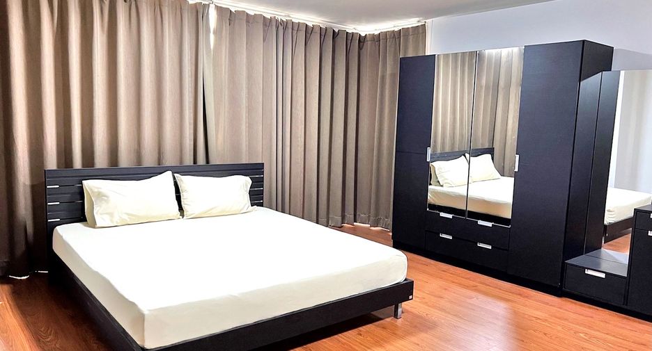 For rent 3 bedrooms condo in Khlong Toei, Bangkok