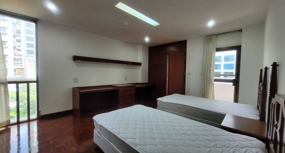 For rent 3 bedrooms condo in Watthana, Bangkok