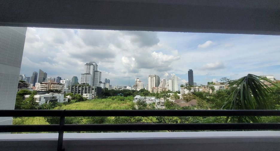For rent 3 bedrooms condo in Watthana, Bangkok