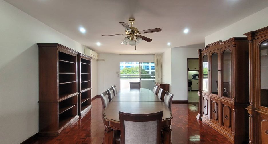 For rent 3 bedrooms condo in Watthana, Bangkok