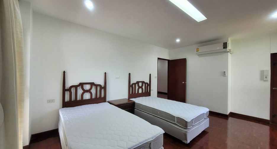 For rent 3 bedrooms condo in Watthana, Bangkok