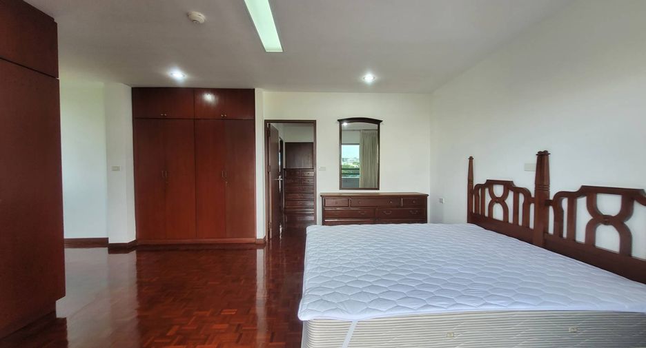 For rent 3 bedrooms condo in Watthana, Bangkok